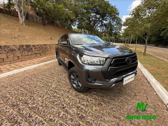 TOYOTA HILUX 2.8 D-4D TURBO DIESEL CD SR 4X4 AUTOMÁTICO